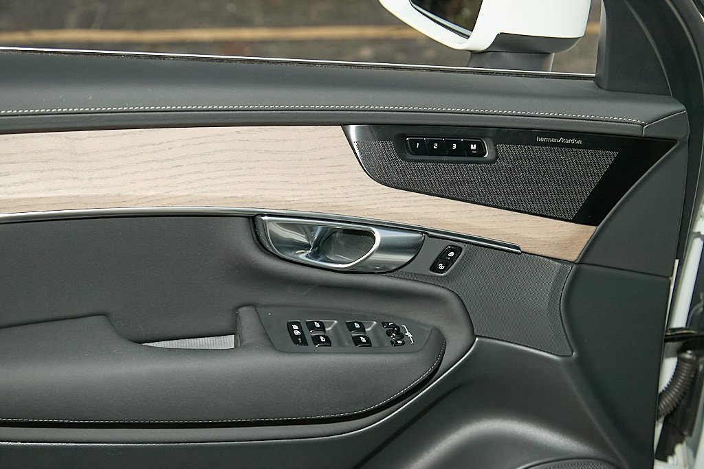 New 2025 Volvo XC90 B6 Plus w/ Protection Package Premier image 11