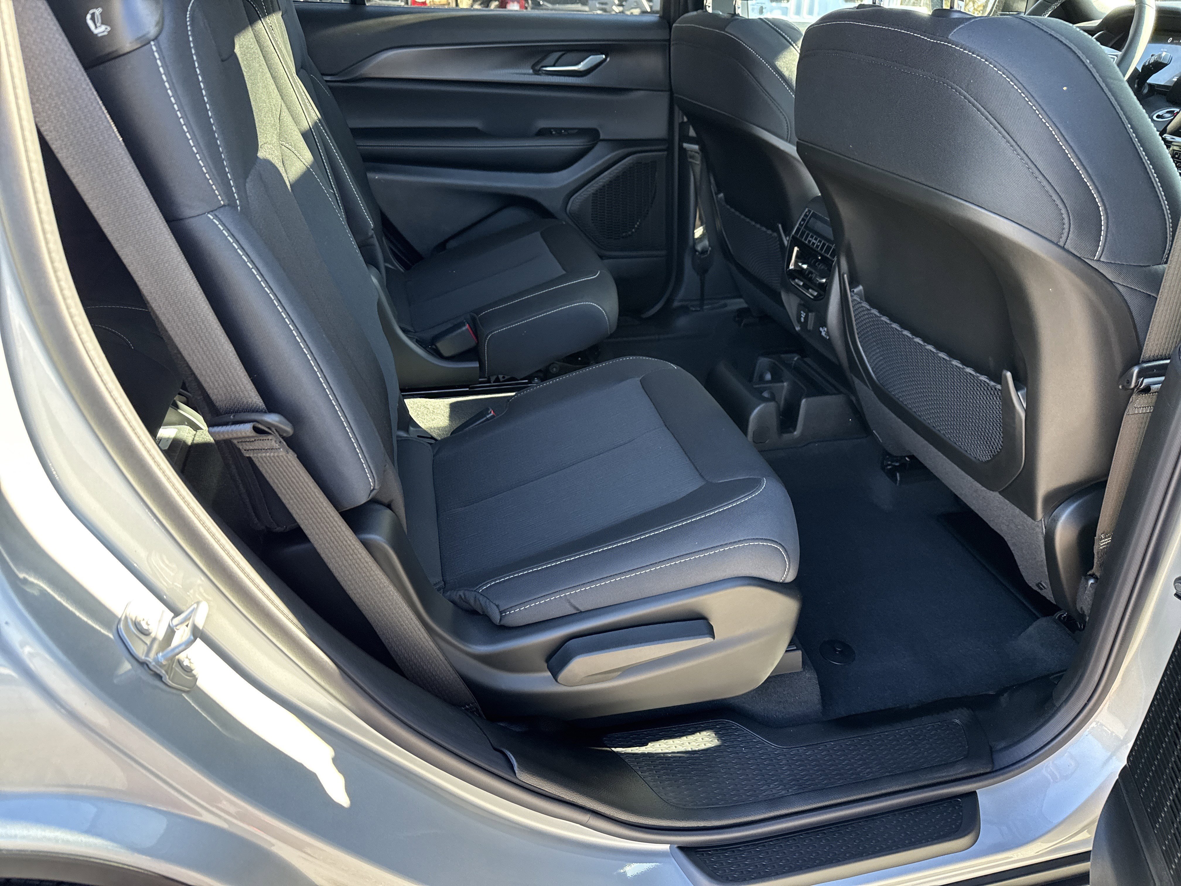 New 2025 Jeep Grand Cherokee L Laredo w/ Luxury Tech Group I image 21