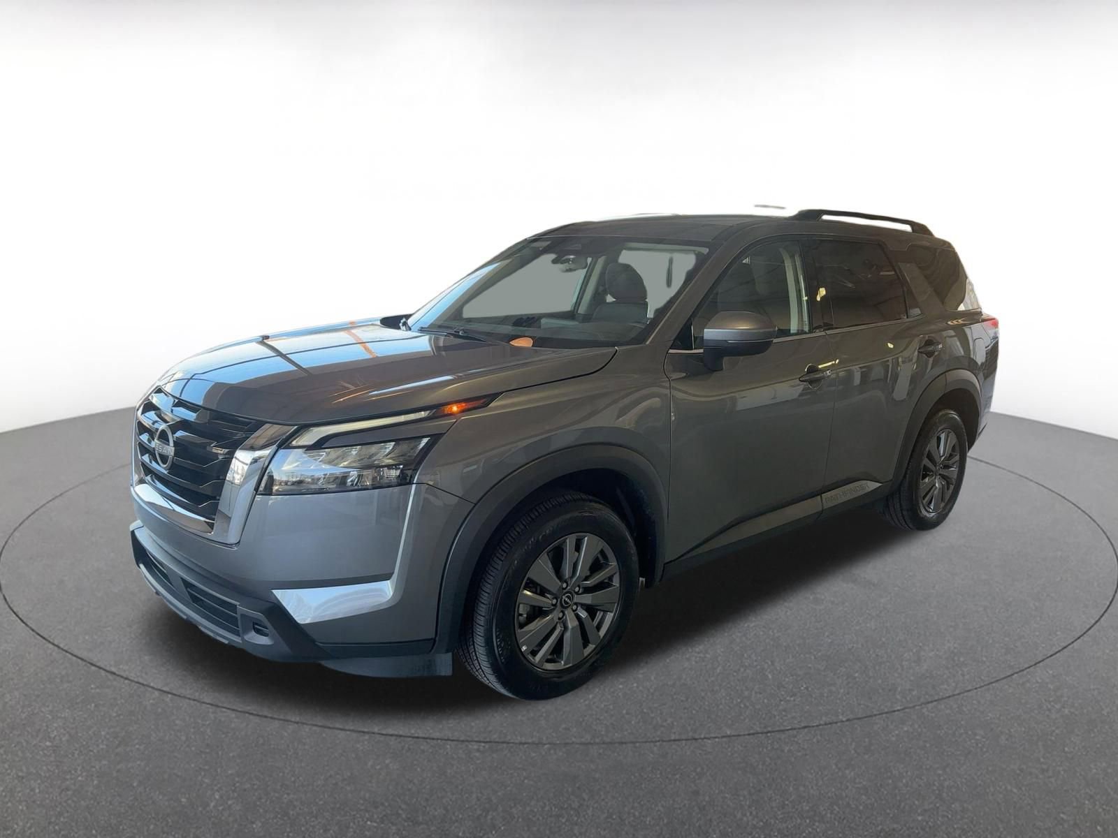 Used 2025 Nissan Pathfinder SV image 6