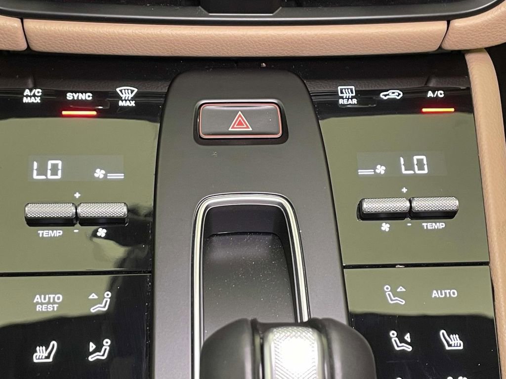 Certified 2025 Porsche Macan image 33