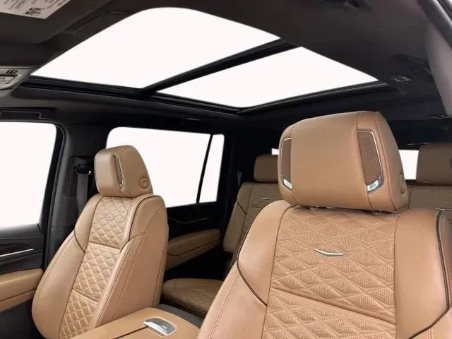 Used 2021 Cadillac Escalade ESV Premium Luxury w/ Heavy-Duty Trailer Package image 31