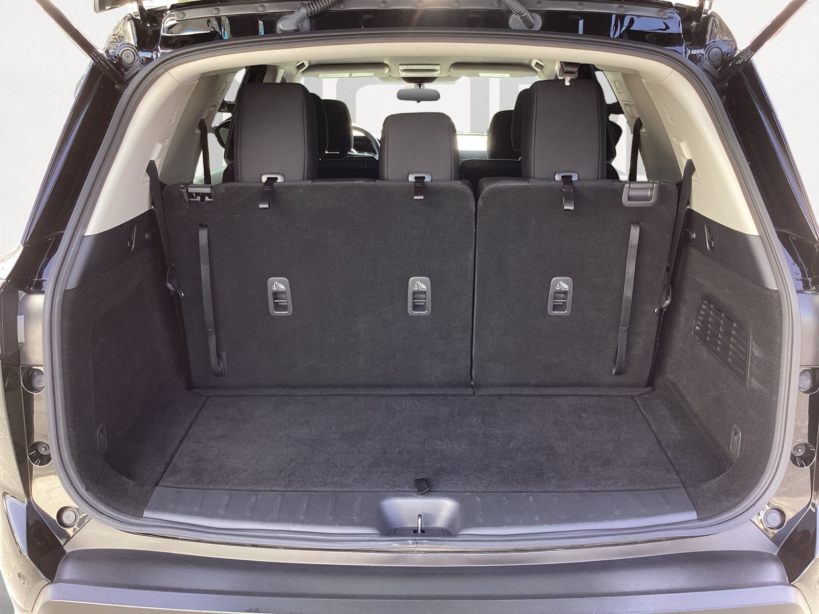 Used 2024 Nissan Pathfinder SV FWD image 16