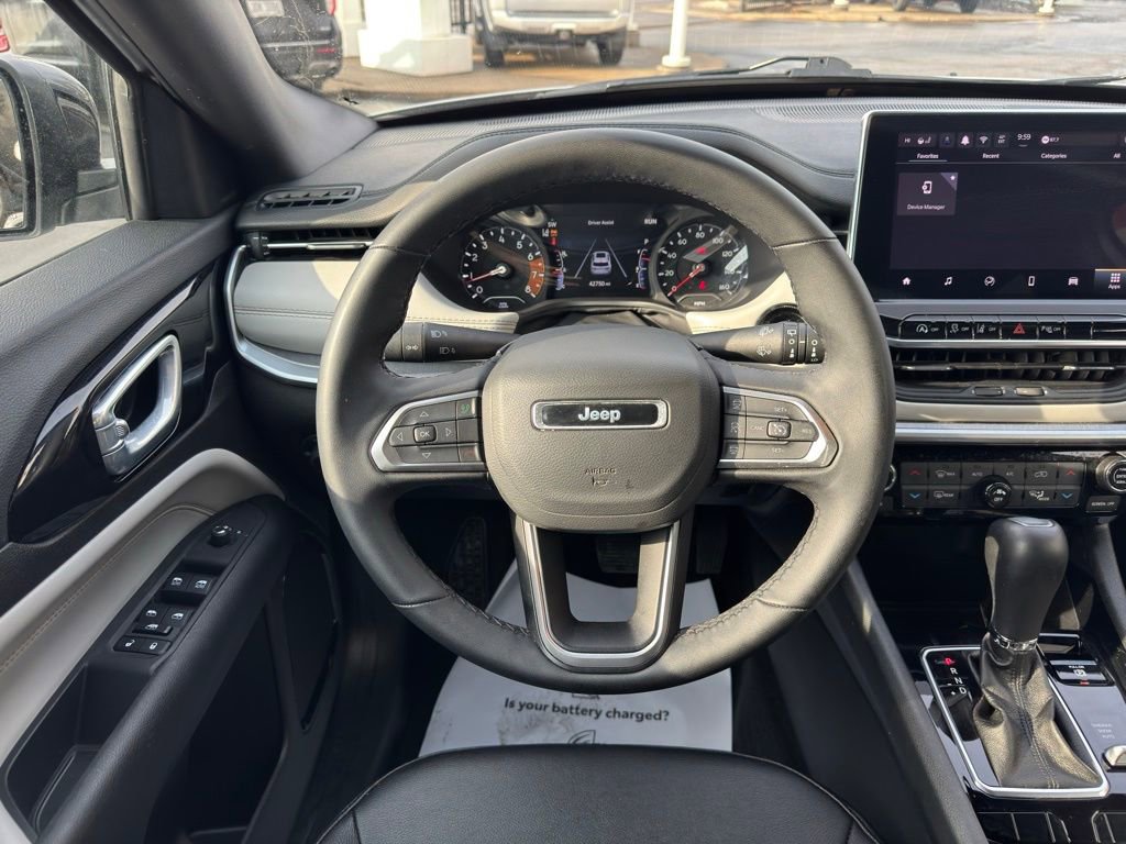 Used 2025 Jeep Compass Limited image 37