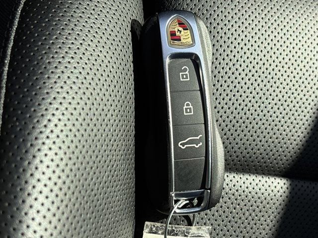 Used 2025 Porsche Cayenne AWD/4WD image 45