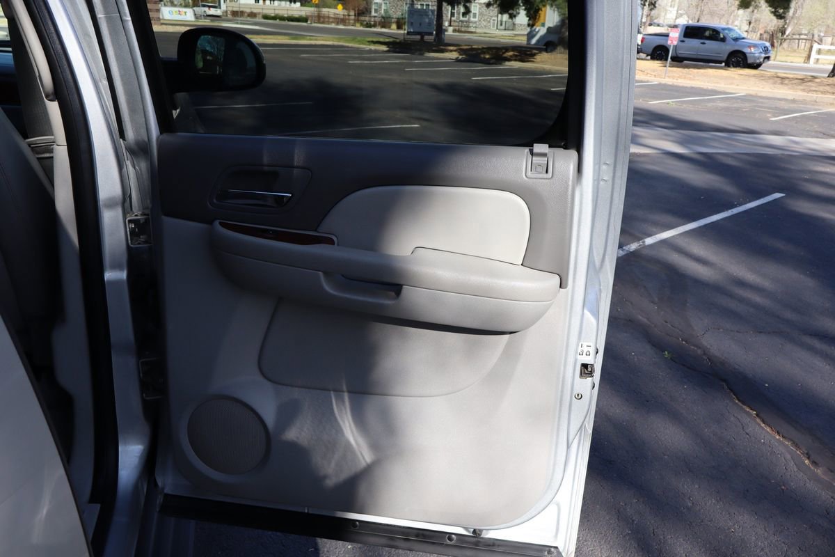 Used 2013 Chevrolet Suburban LT image 27