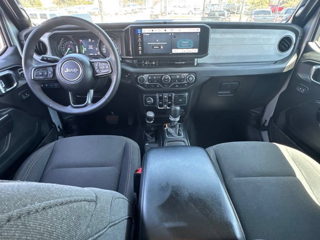 Used 2024 Jeep Wrangler Unlimited w/ Convenience Group AWD/4WD image 31
