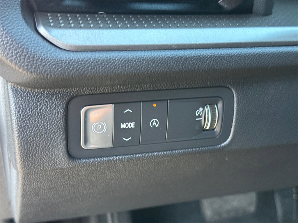 Used 2025 Chevrolet Traverse LT image 27