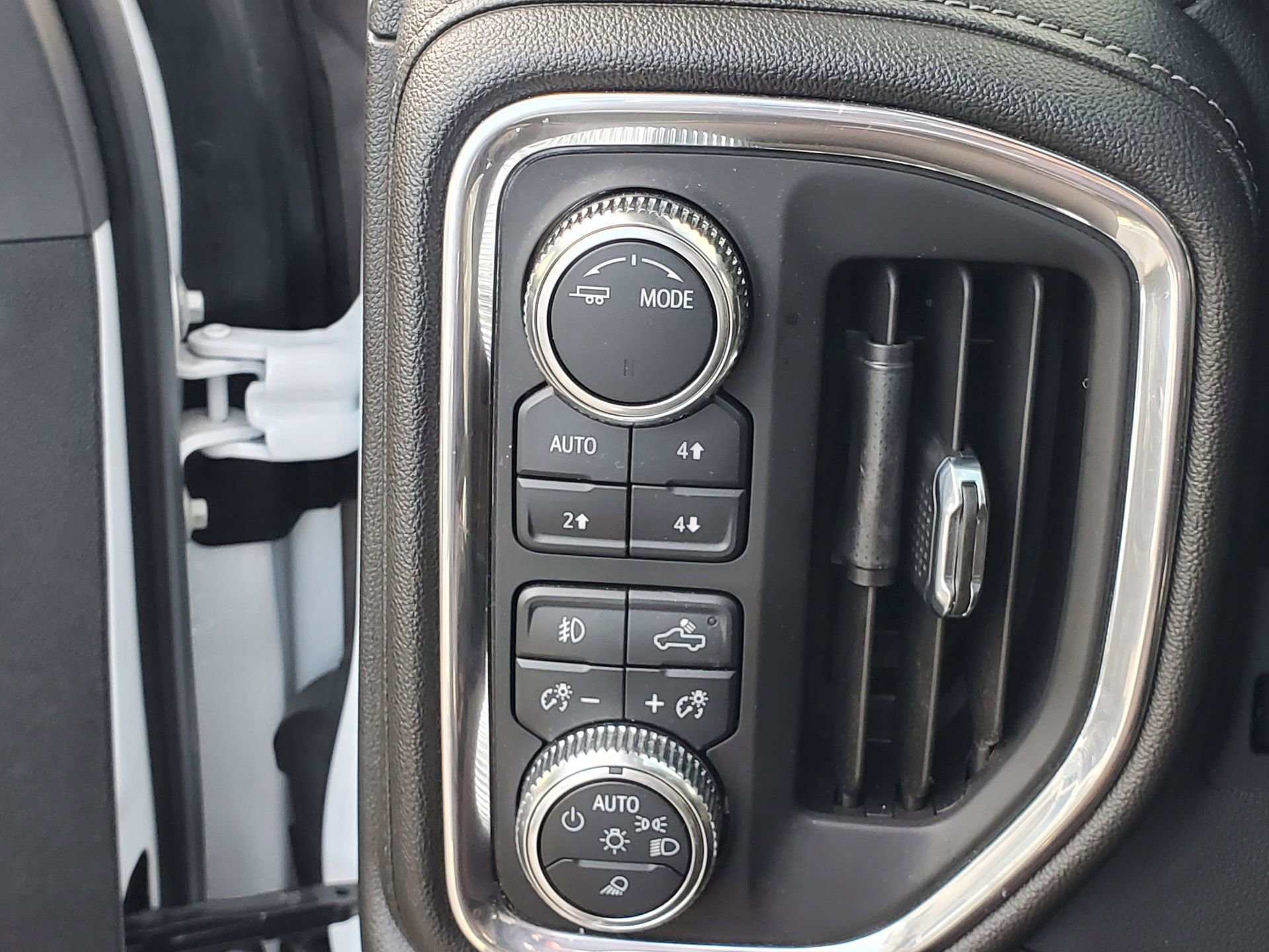 Used 2023 GMC Sierra 3500 Denali w/ Denali Ultimate Package image 21