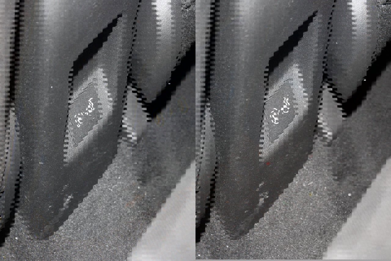 Used 2025 Hyundai Santa Cruz SE image 17