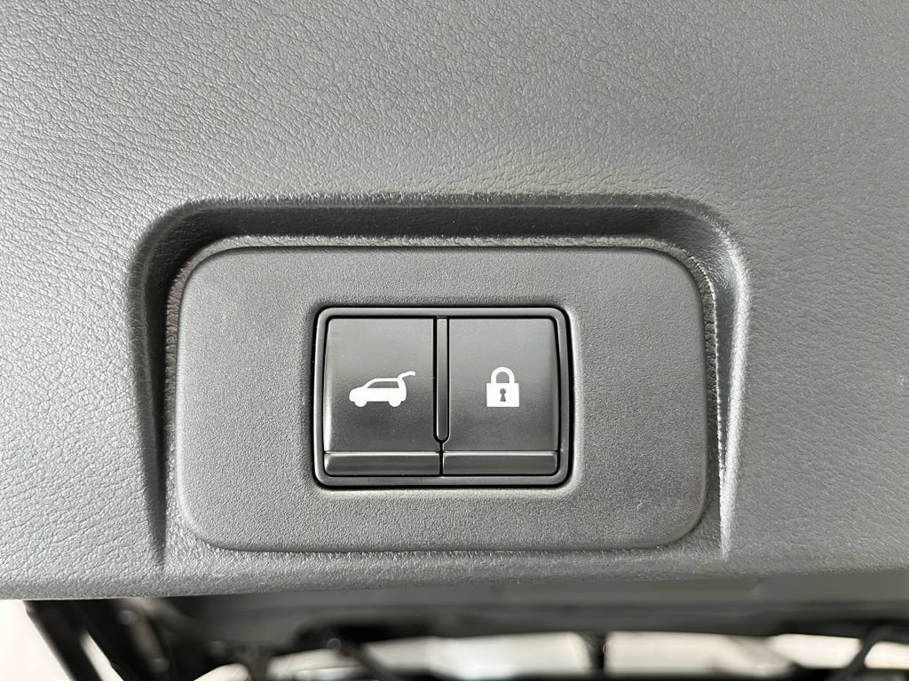 Used 2021 Nissan Rogue SV AWD/4WD image 32