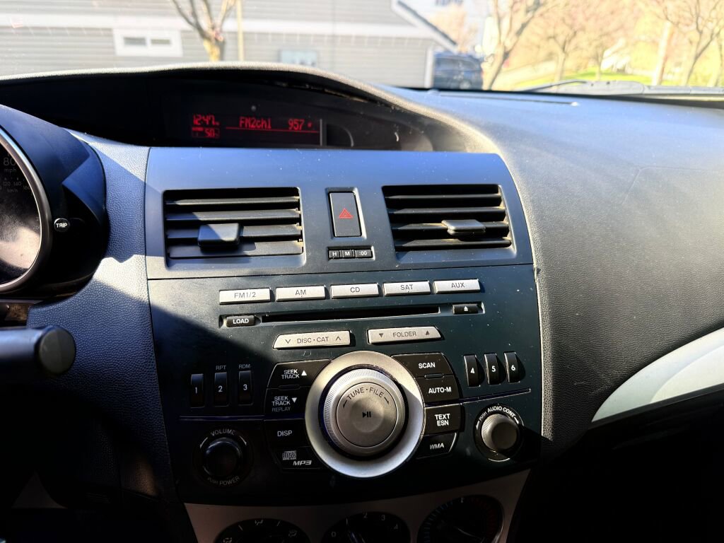 Used 2011 MAZDA MAZDA3 i Touring image 9