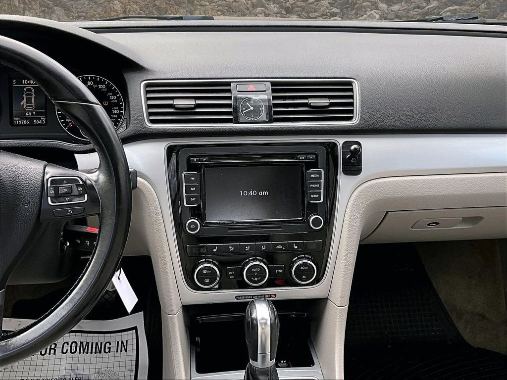 Used 2012 Volkswagen Passat 2.5 SE image 4