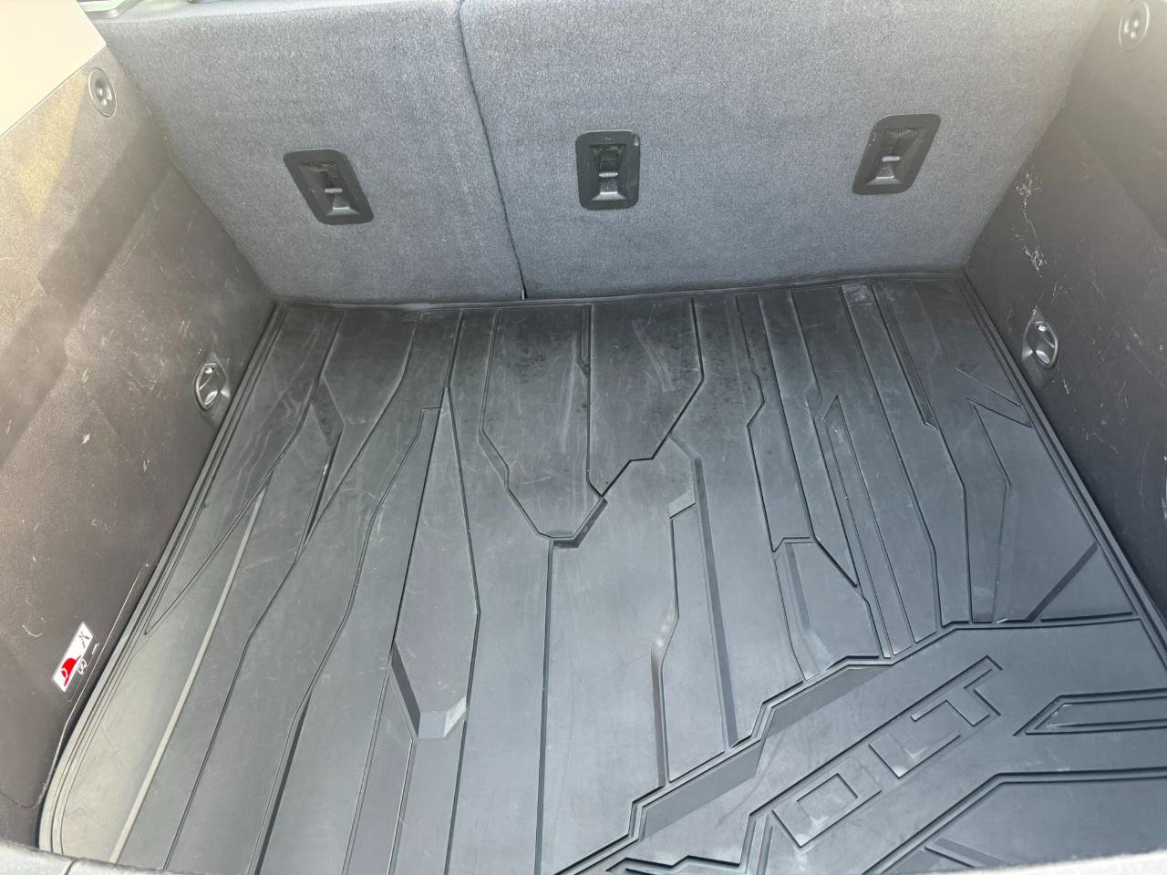 Used 2018 Chevrolet Volt LT w/ Comfort Package image 22