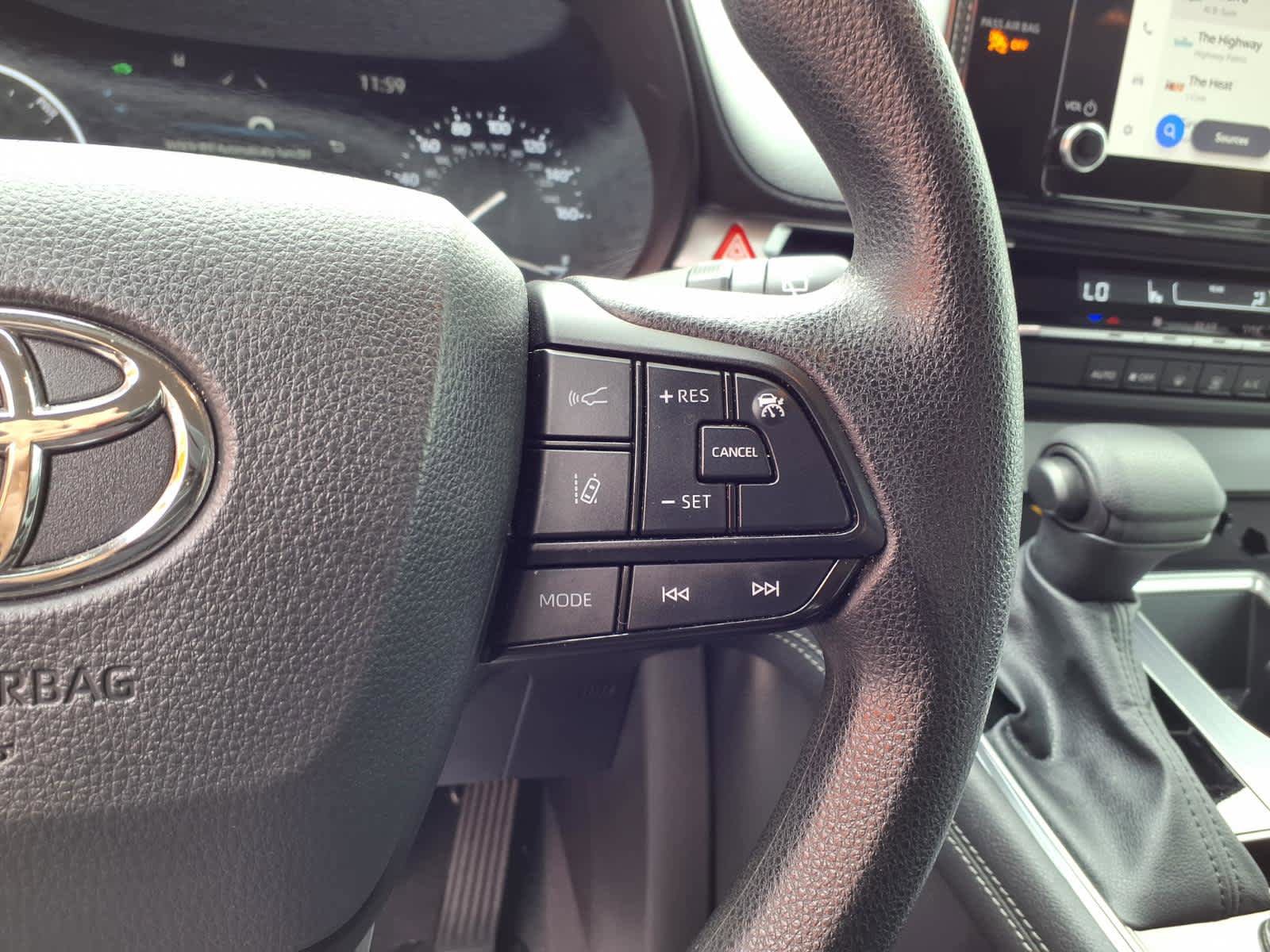 Certified 2025 Toyota Sienna LE FWD image 11