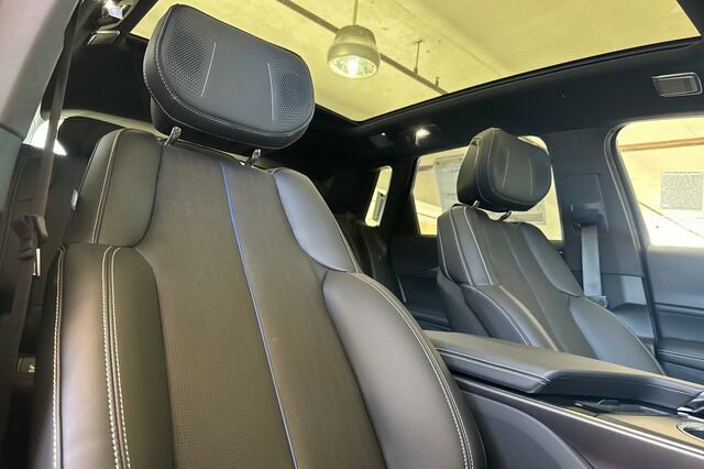 New 2026 Cadillac Lyriq V image 17