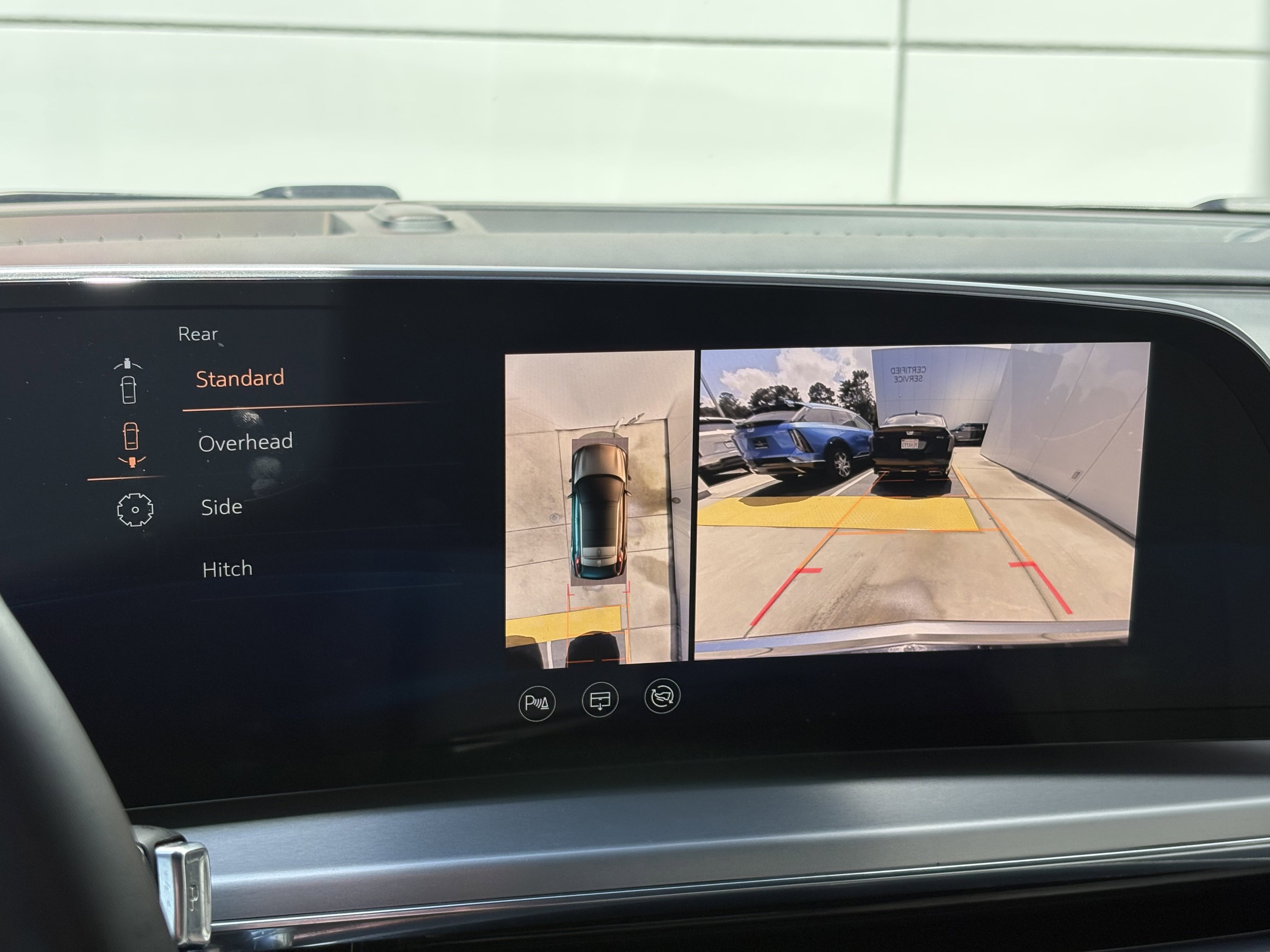 Certified 2024 Cadillac Lyriq Luxury AWD/4WD image 24