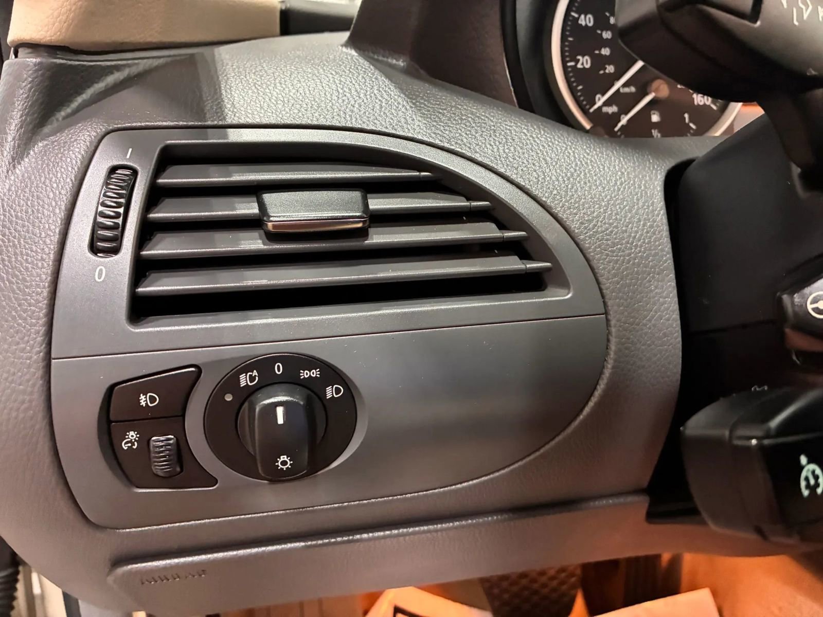 Used 2005 BMW 645Ci Convertible RWD image 19