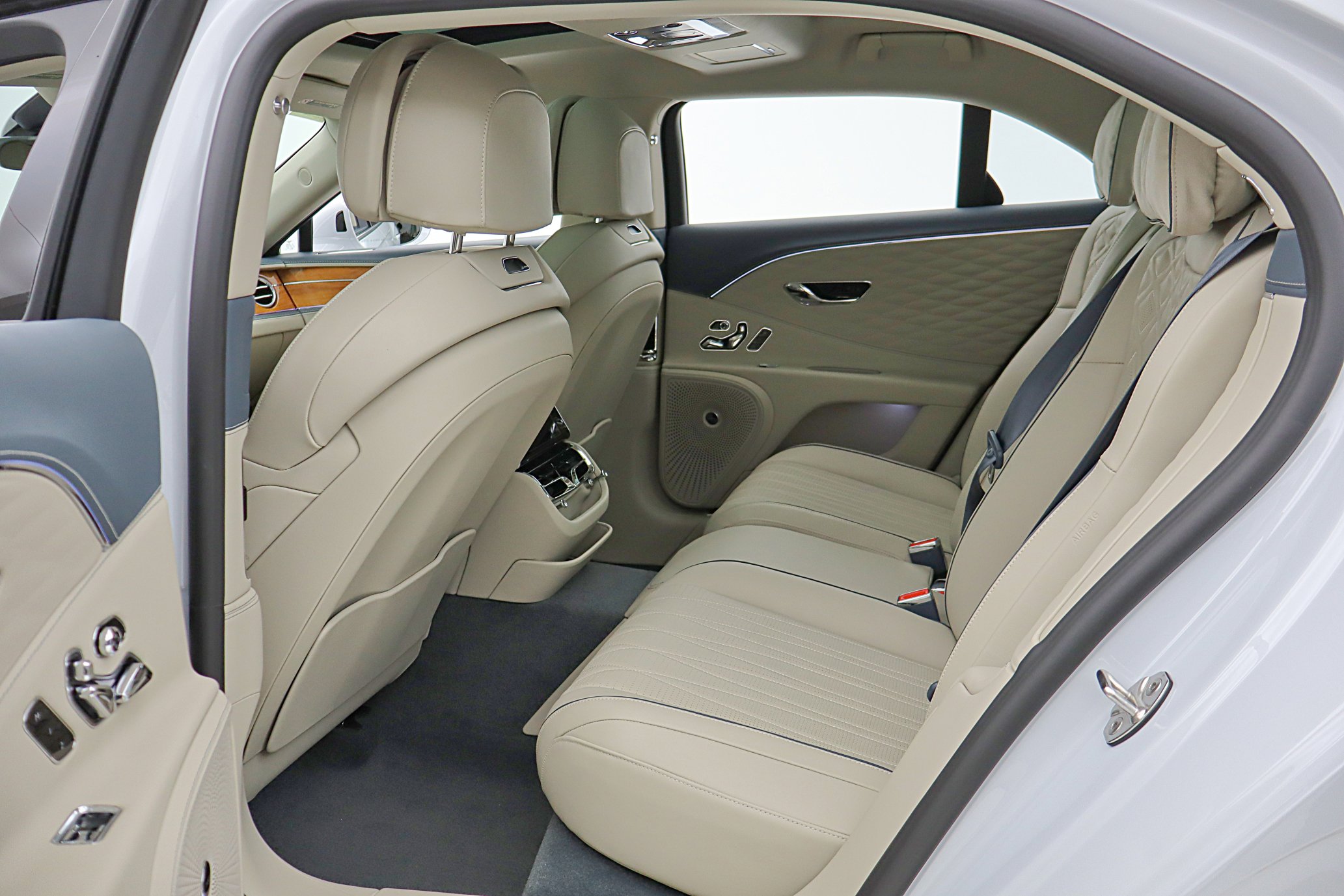 Used 2023 Bentley Flying Spur Azure image 42