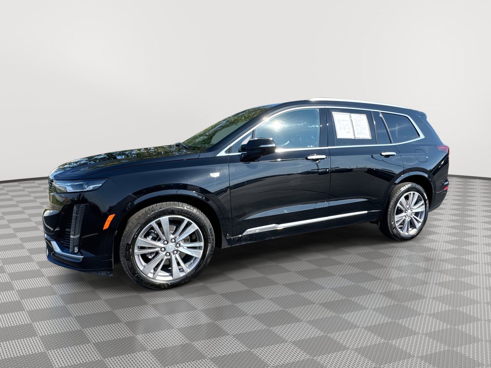 Certified 2025 Cadillac XT6 Premium Luxury image 1