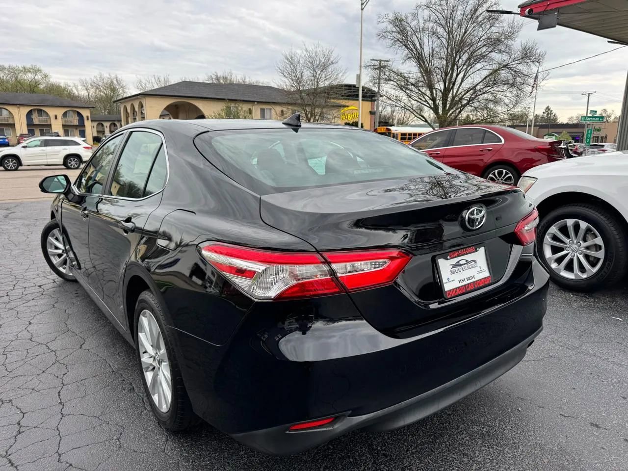 Used 2019 Toyota Camry LE image 5