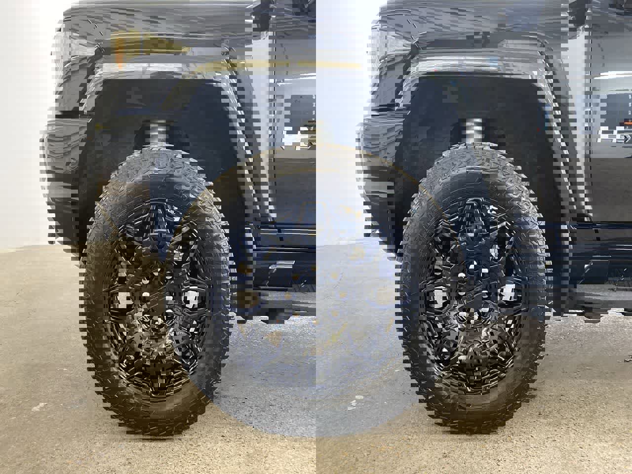 Used 2024 GMC Hummer EV 2X image 11