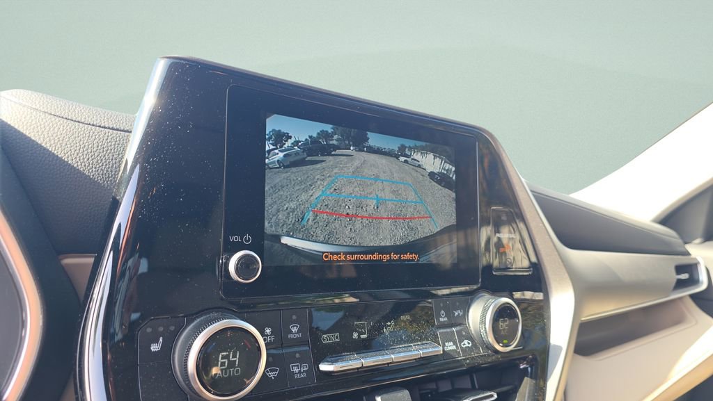 Used 2023 Toyota Highlander XLE image 26