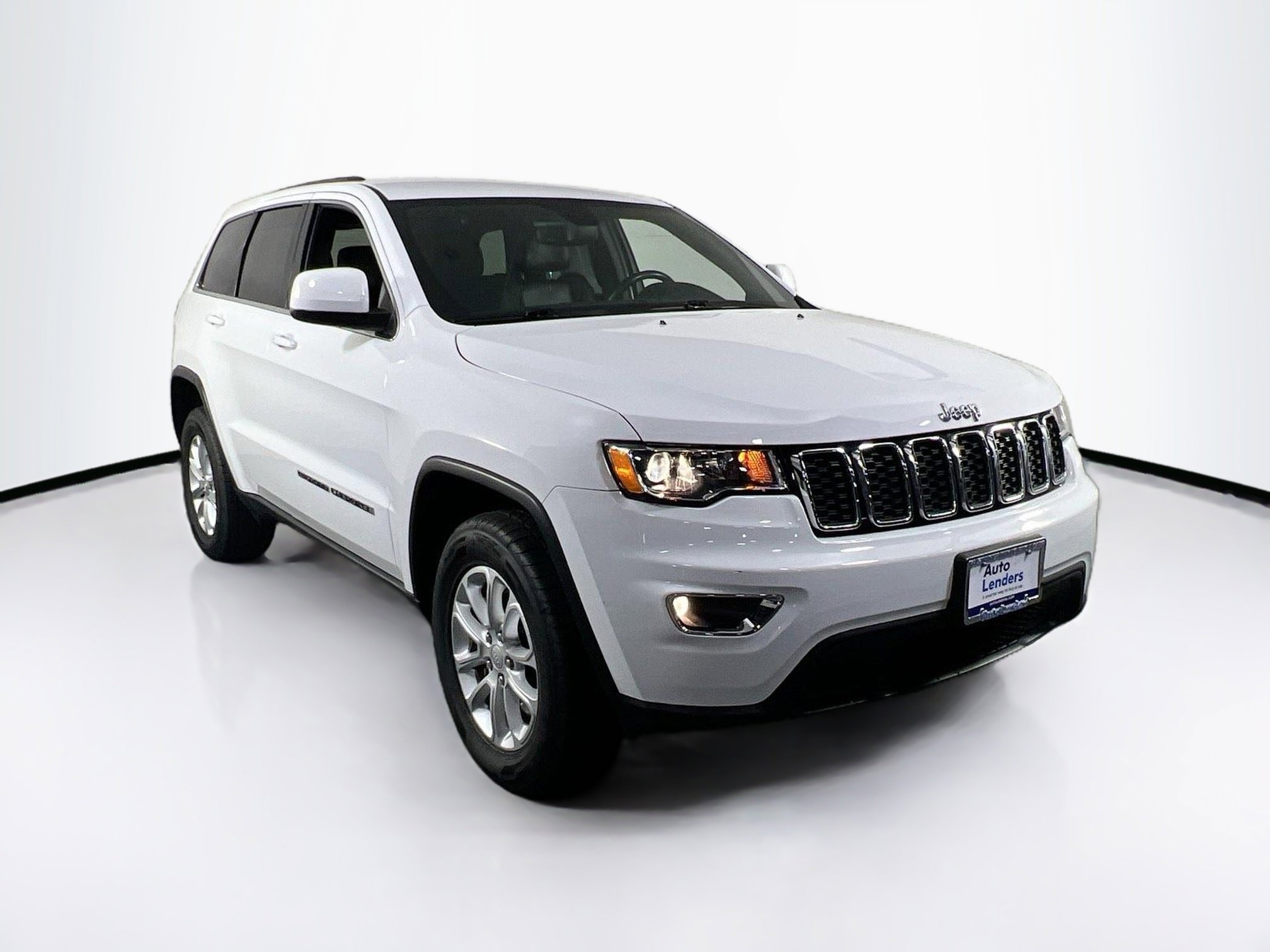 Used 2022 Jeep Grand Cherokee Laredo X AWD/4WD image 3