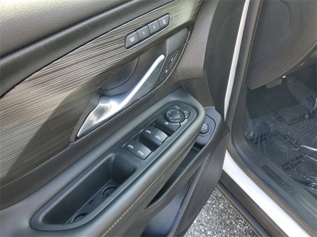 Used 2024 GMC Terrain SLT image 11