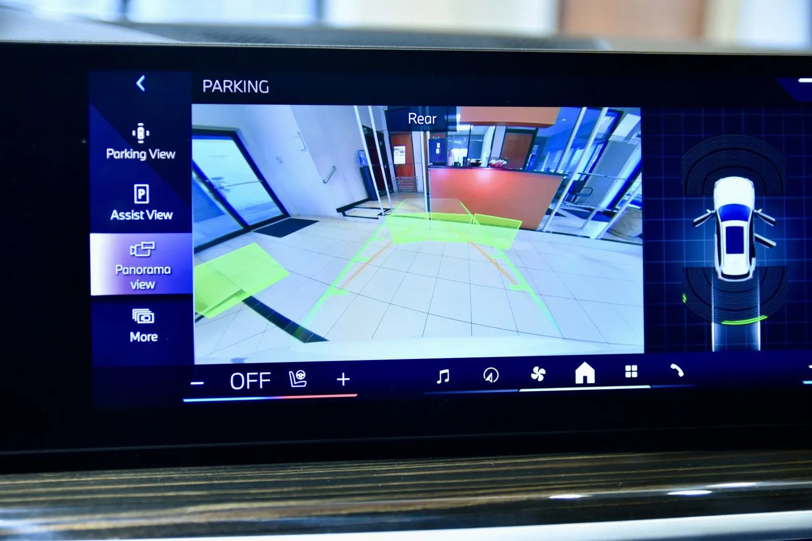 Used 2024 BMW X5 xDrive40i w/ M Sport Package image 18