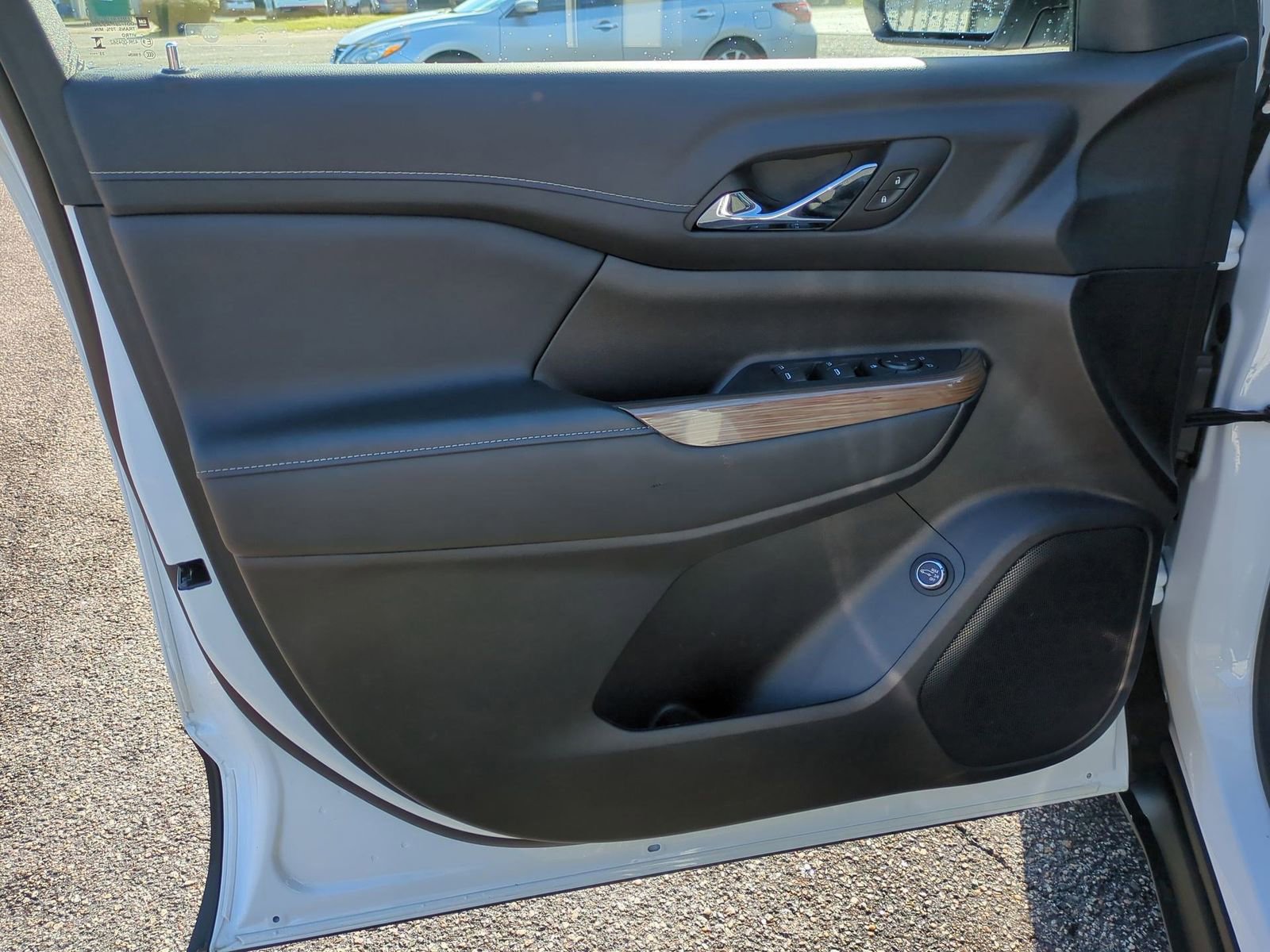 Certified 2023 GMC Acadia SLE w/ Driver Convenience Package image 21