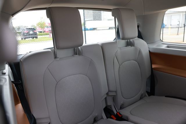 Used 2025 Volkswagen ID. Buzz 1st Edition RWD image 27