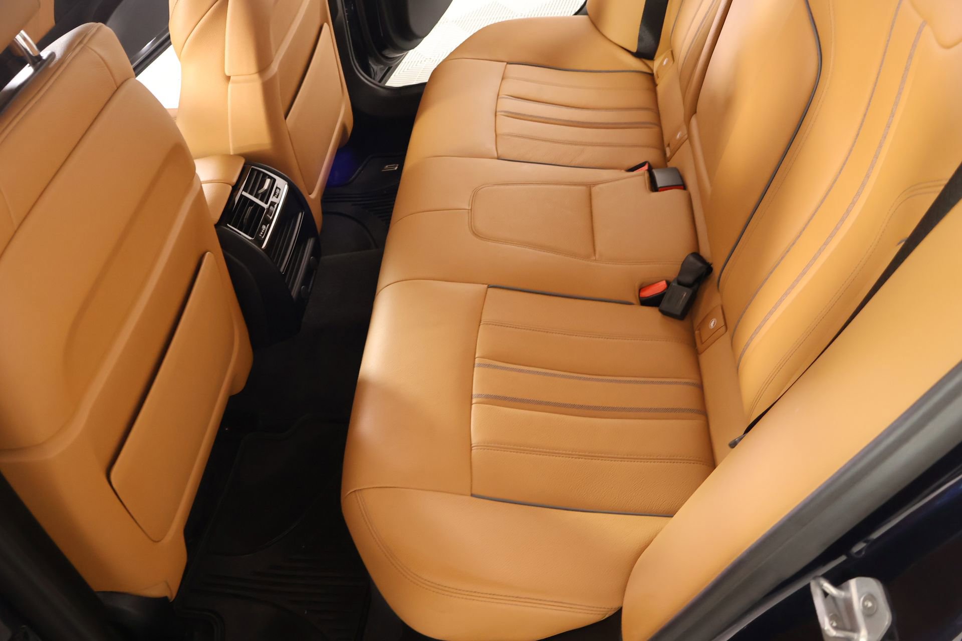 Used 2019 BMW 530e xDrive w/ Convenience Package image 13