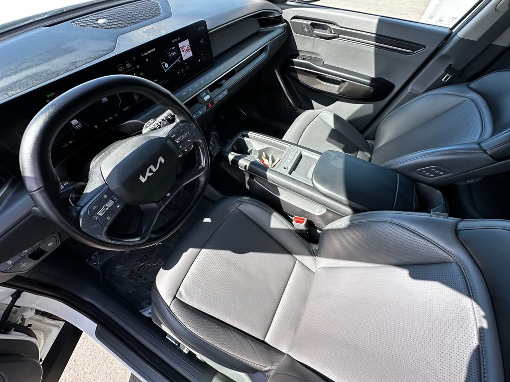 Used 2024 Kia EV9 Light Long Range RWD image 14