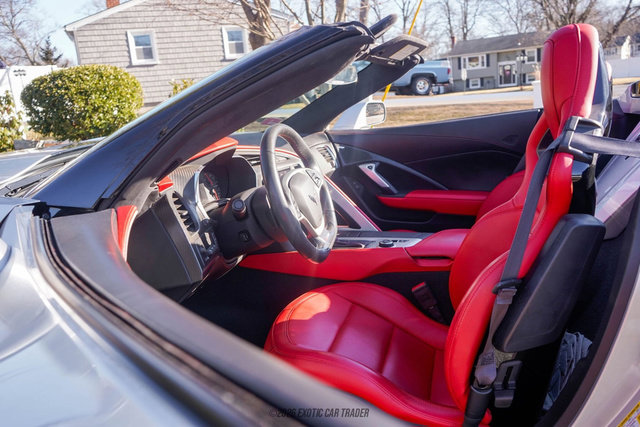 Used 2015 Chevrolet Corvette Z06 w/ 3LZ Preferred Equipment Group RWD image 35