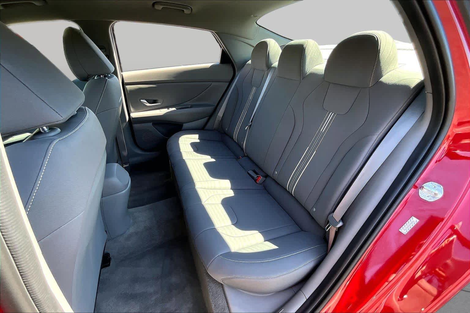 Used 2023 Hyundai Elantra SEL w/ Convenience Package FWD image 19