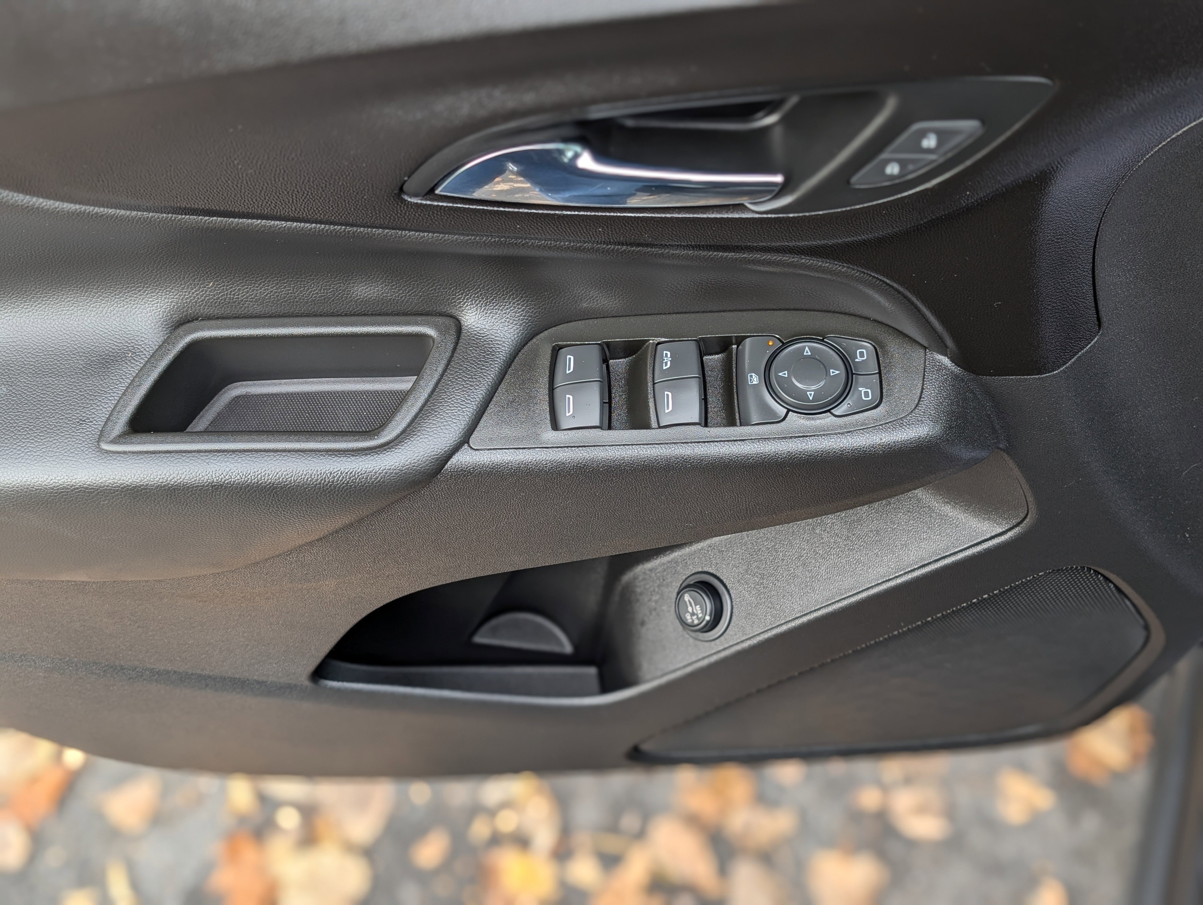 Used 2022 Chevrolet Equinox LT w/ Driver Convenience Package image 27