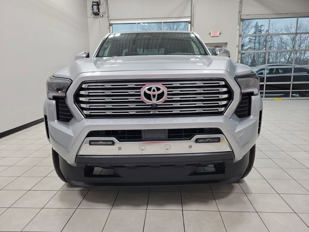 Used 2025 Toyota Tacoma Limited image 9