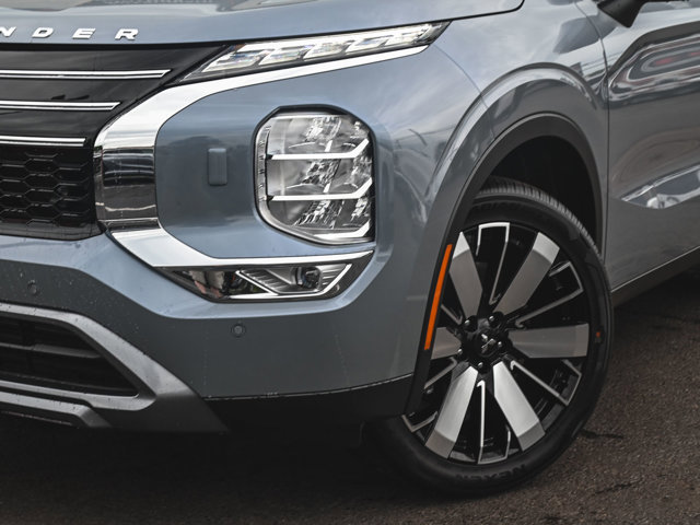New 2025 Mitsubishi Outlander SE image 32