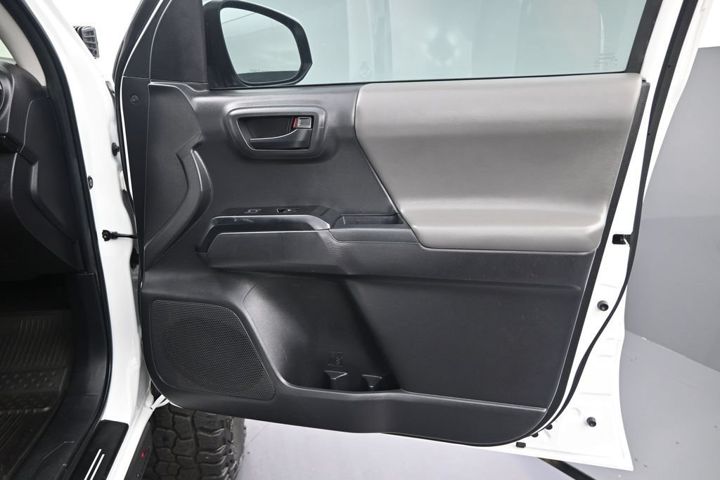 Used 2022 Toyota Tacoma SR AWD/4WD image 8