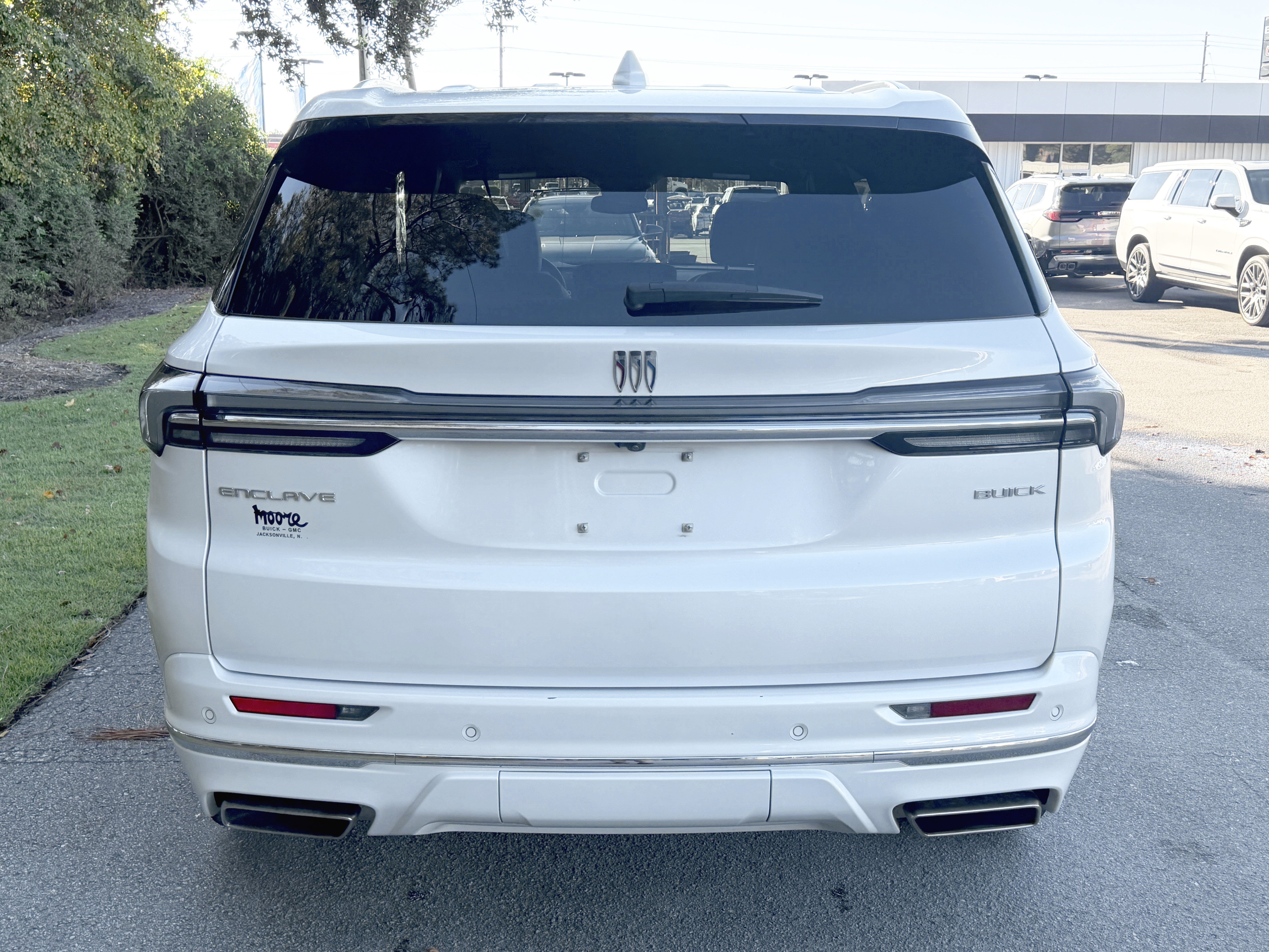 Used 2025 Buick Enclave Avenir FWD image 9