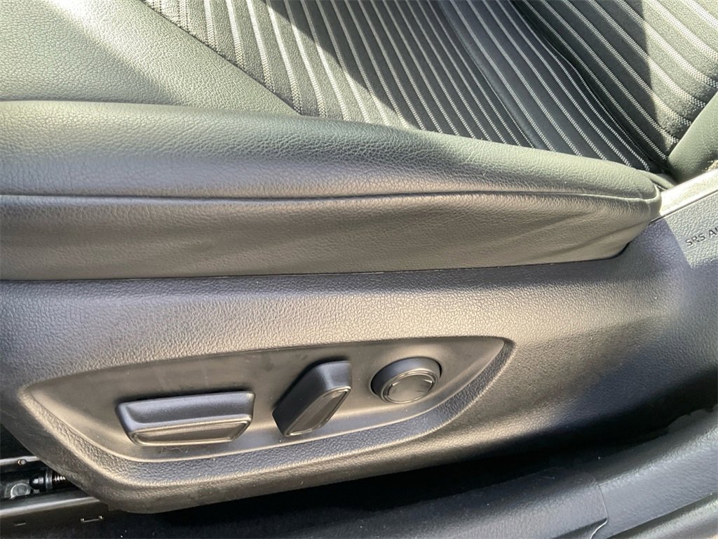 Used 2024 Toyota Camry SE image 35