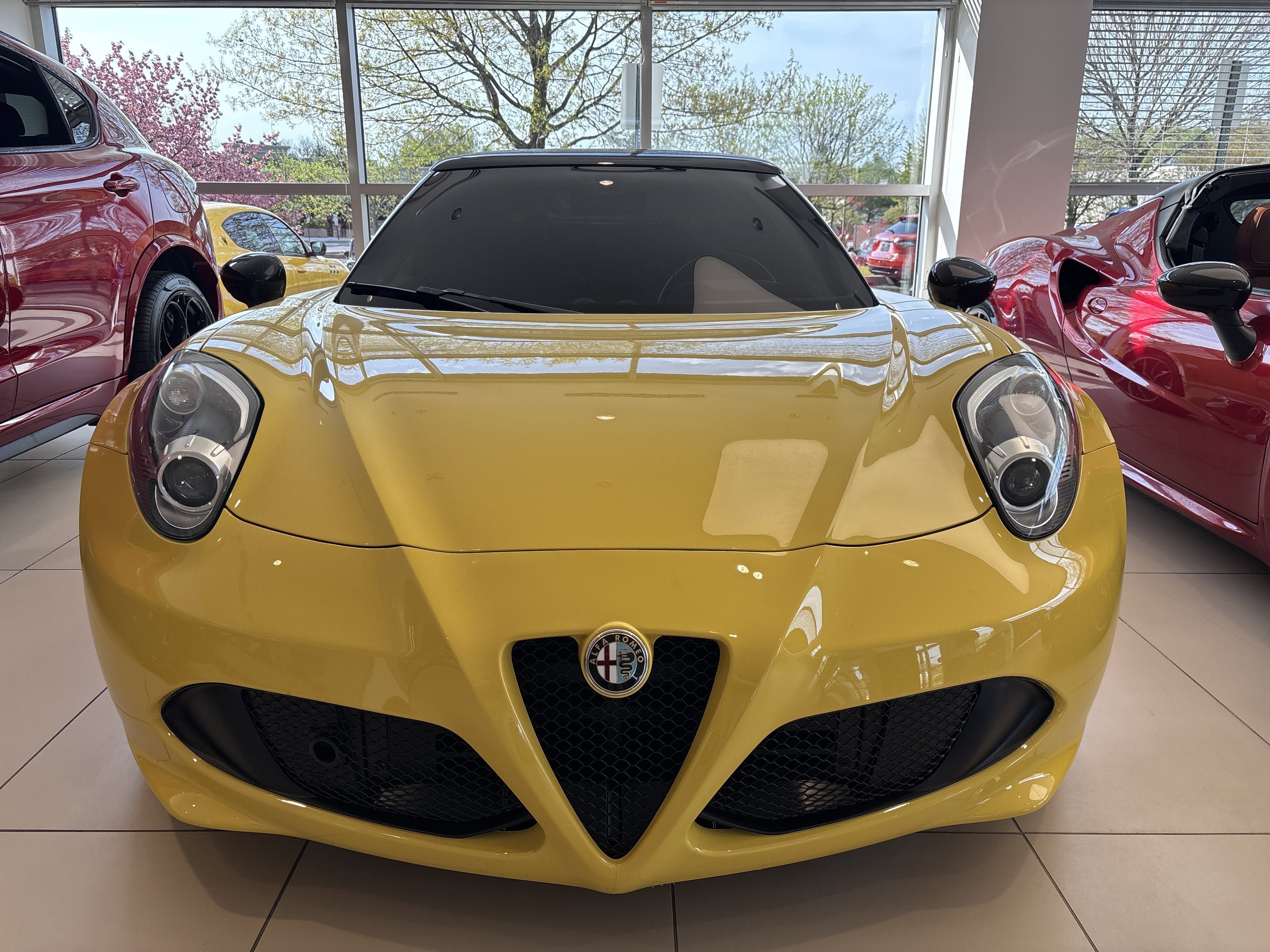 Used 2016 Alfa Romeo 4C Spider RWD image 2