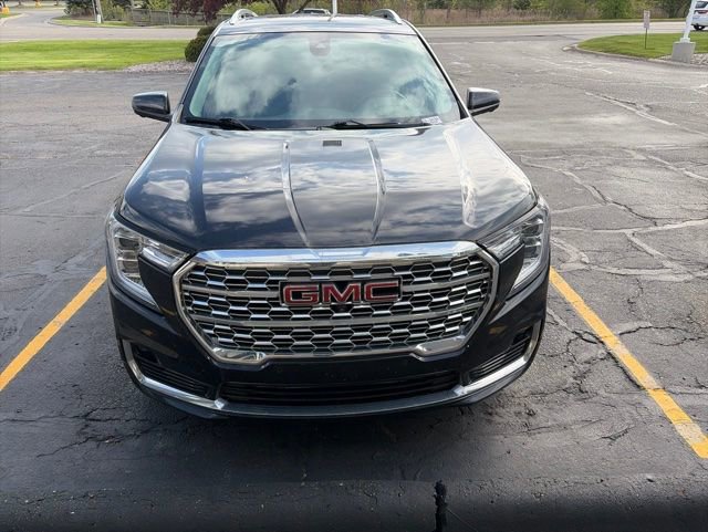 Used 2022 GMC Terrain Denali w/ Denali Premium Package AWD/4WD image 2