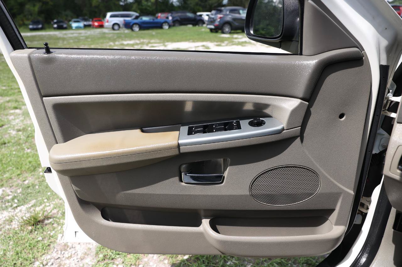 Used 2009 Jeep Grand Cherokee Laredo RWD image 37
