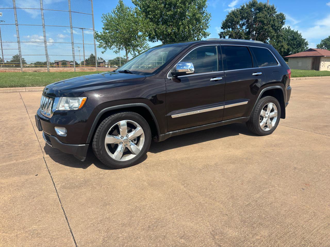 Used 2011 Jeep Grand Cherokee Overland Summit AWD/4WD image 2