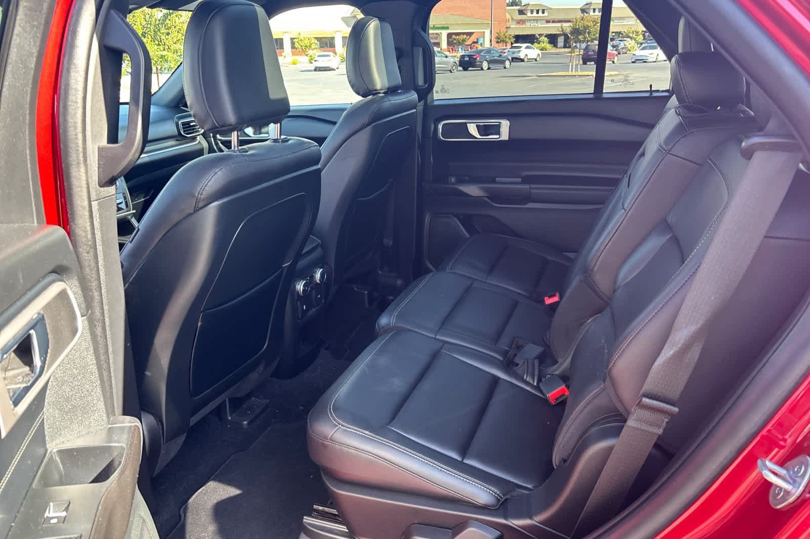 Used 2020 Ford Explorer XLT w/ Equipment Group 202A RWD image 5