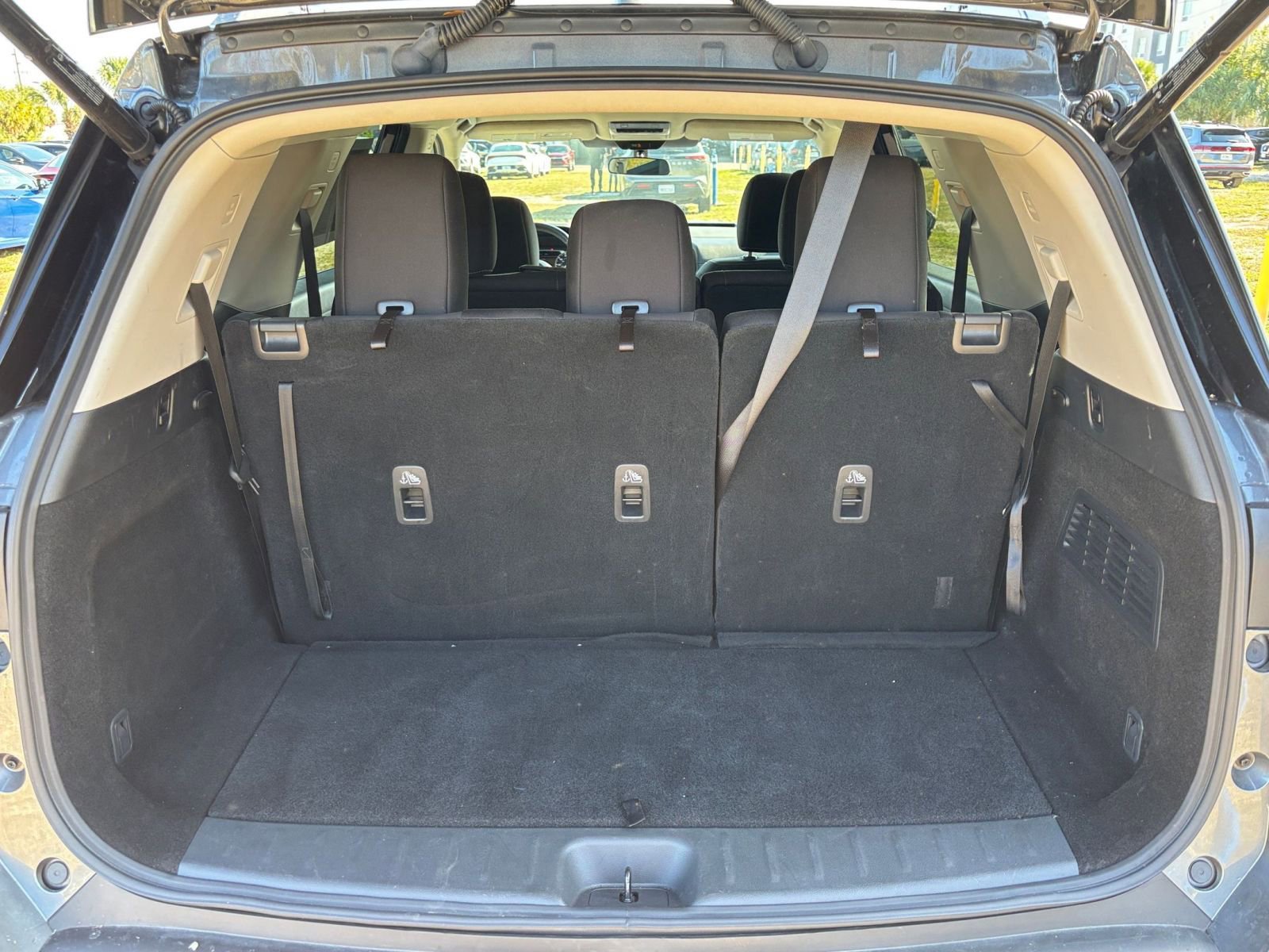 Used 2025 Nissan Pathfinder SV image 33