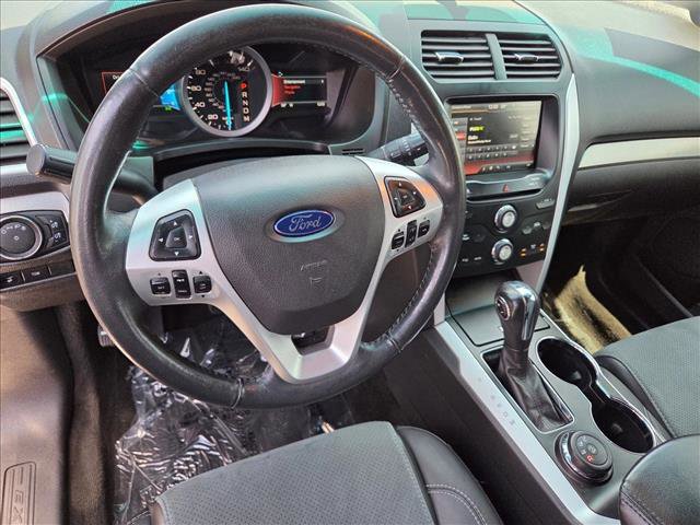 Used 2015 Ford Explorer XLT w/ Equipment Group 202A AWD/4WD image 10