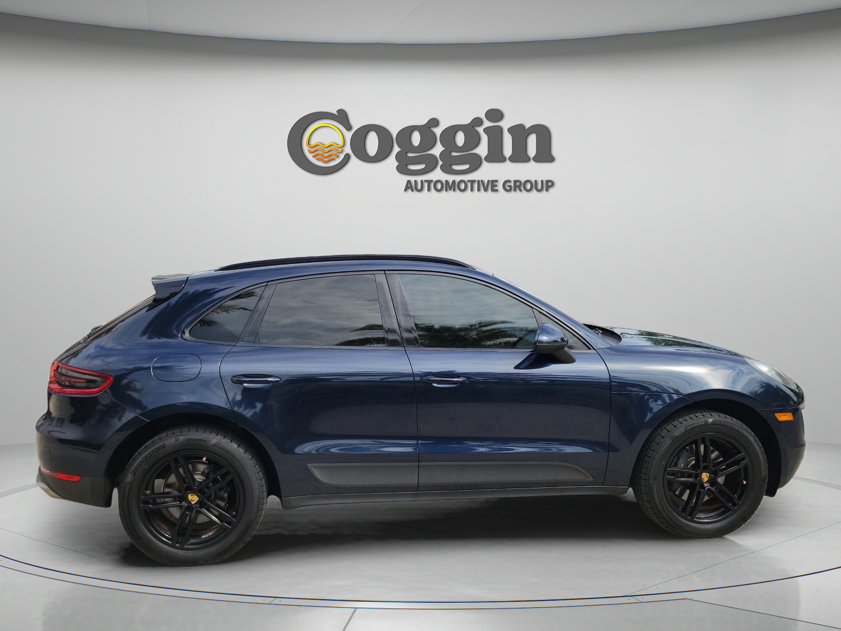 Used 2017 Porsche Macan AWD/4WD image 4