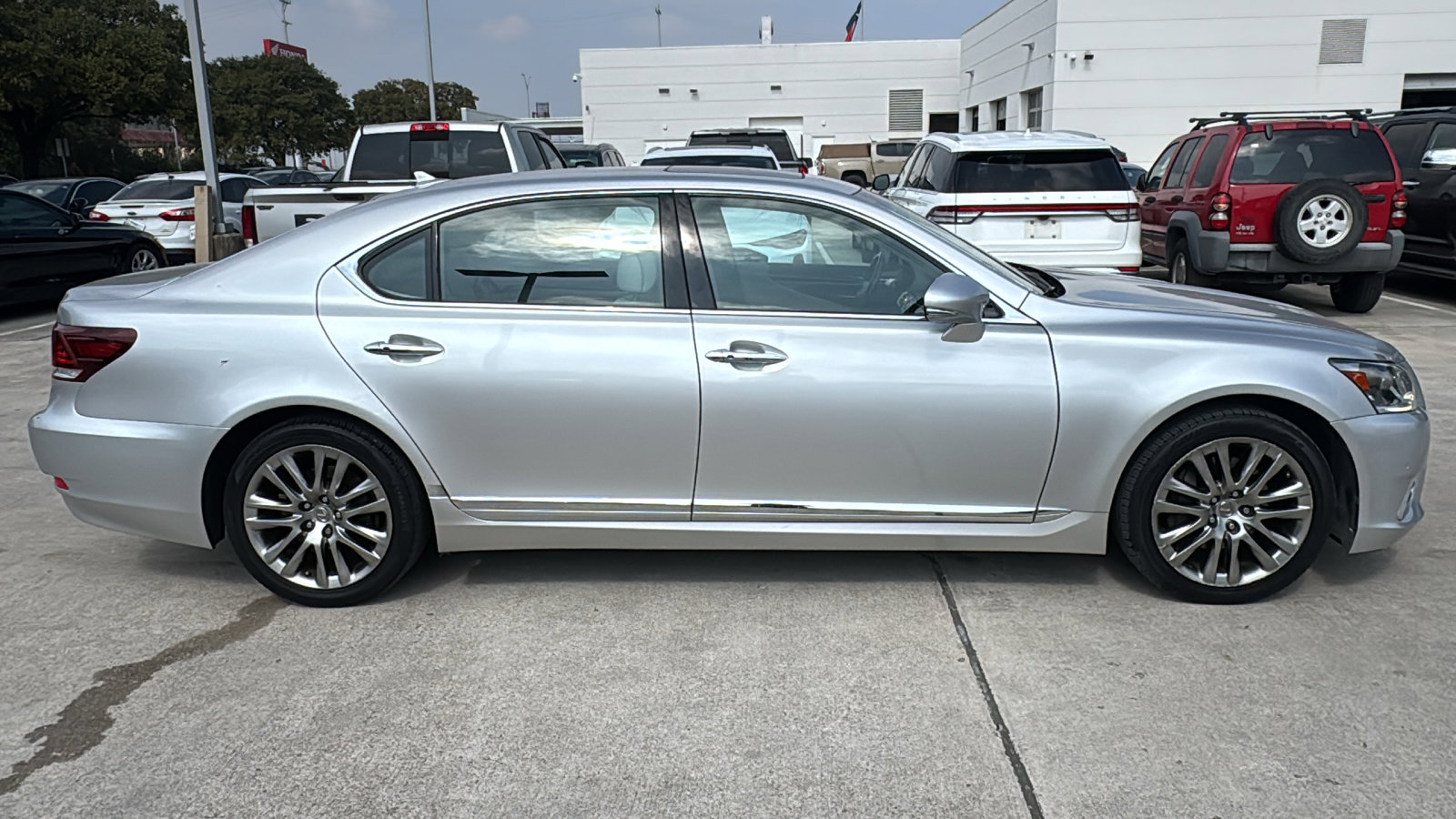 Used 2013 Lexus LS 460 L w/ Preferred Accessory Package image 8